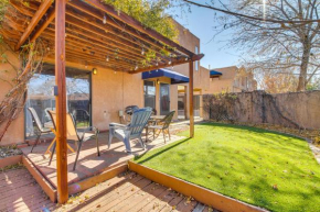 1 Mi to UNM Convenient Albuquerque Townhome!